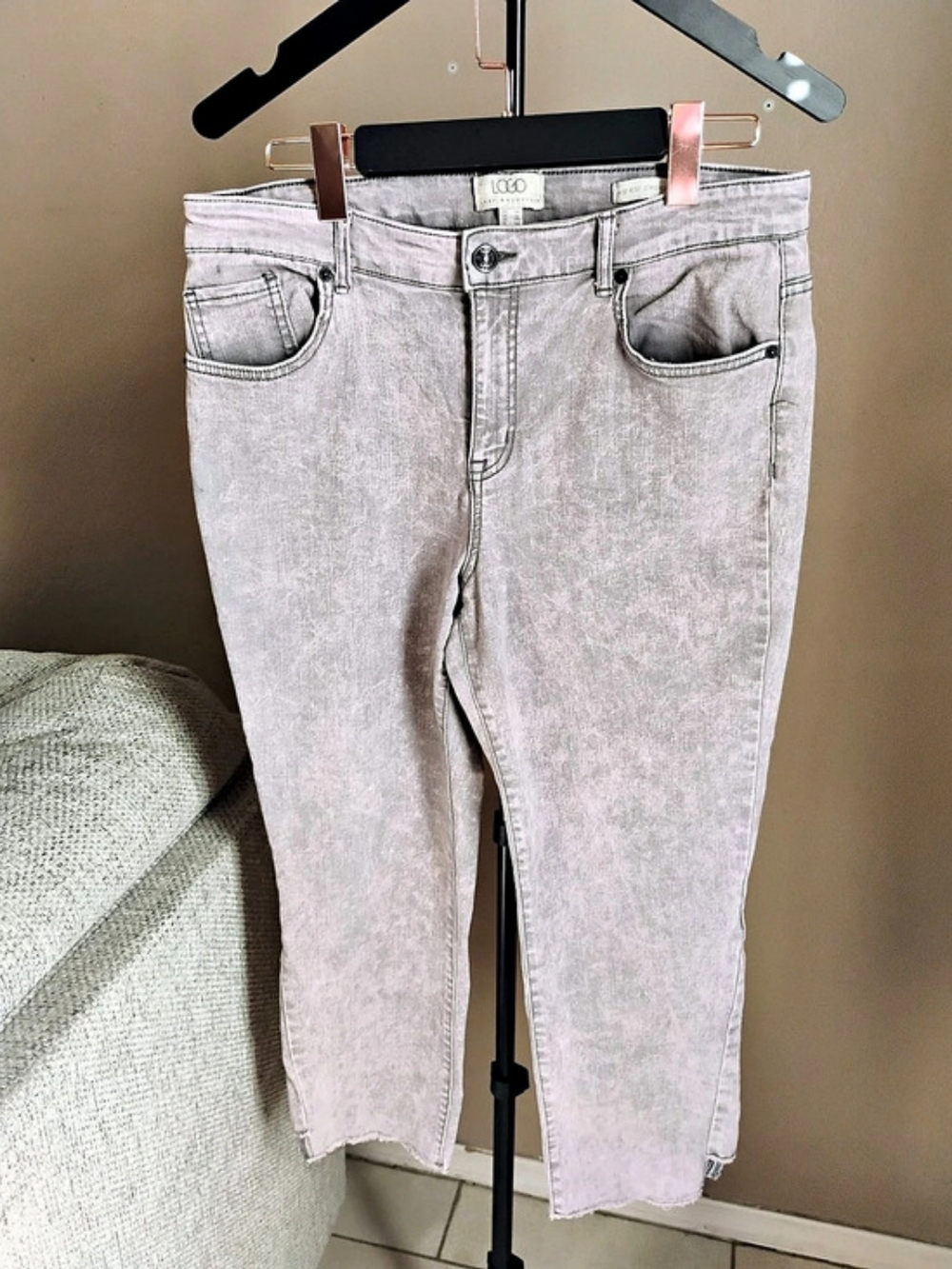 LOGO By Lori Goldstein  Skinny Straight Jeans Grey With A 🩷 Pink Hue Waist 14